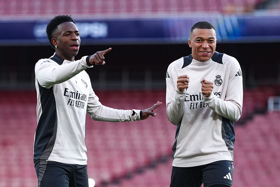 Vini Junior e Mbappé em treino antes da partida contra o Arsenal. — Foto: Bradley Collyer/PA Images via Getty Images