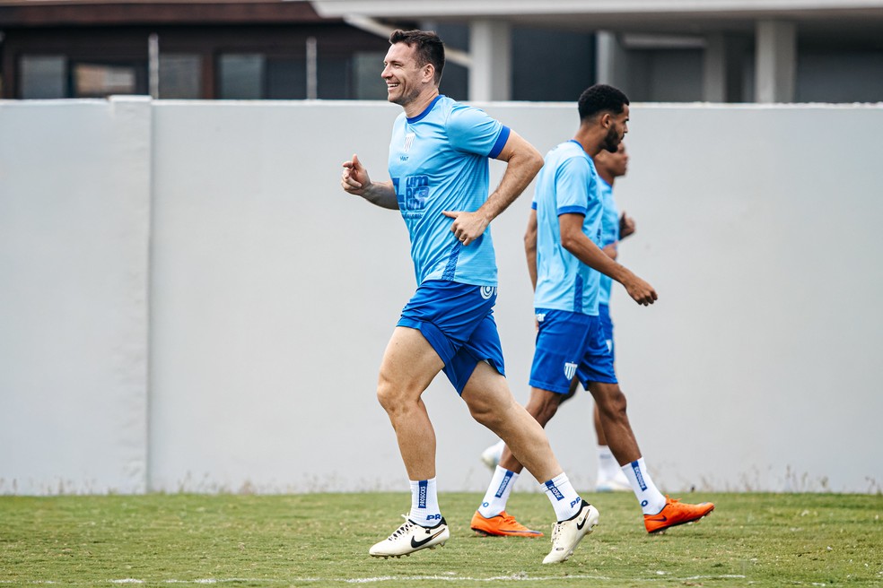 Eduardo Brock em treino do Avaí