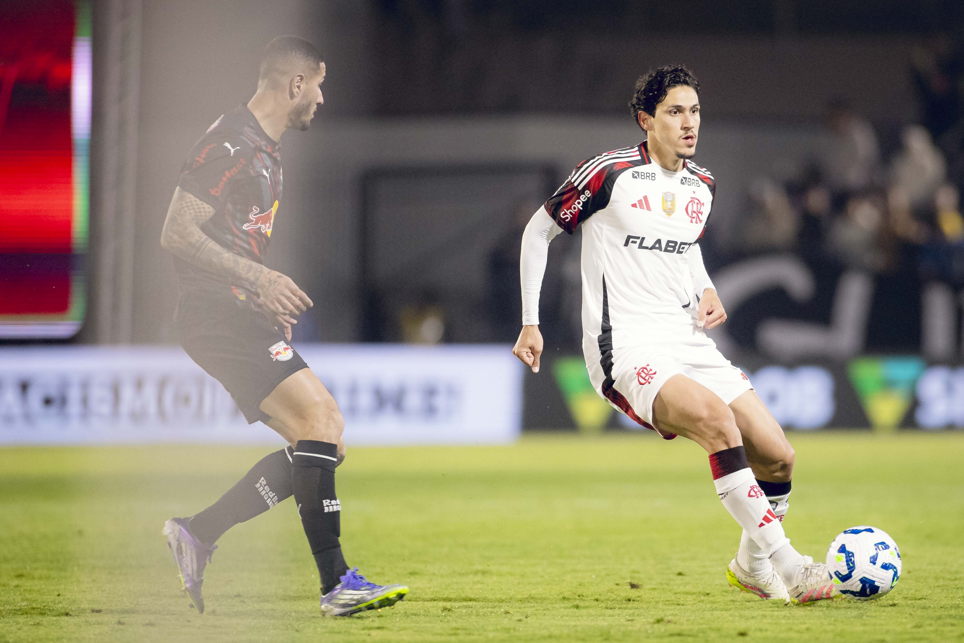 Pedro melhora índices físicos e busca sequência como titular do Flamengo