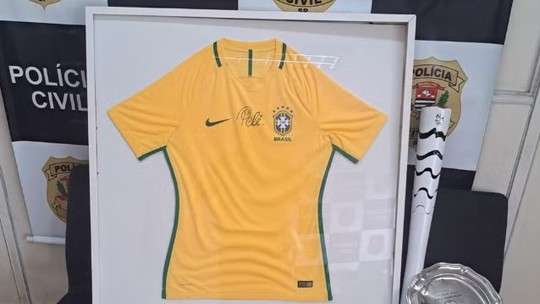 Polícia recupera camisa da Seleção autografada por Pelé e tocha olímpica furtadasm betpix365 comCampinas - Foto: (Polícia Civil/Divulgação)