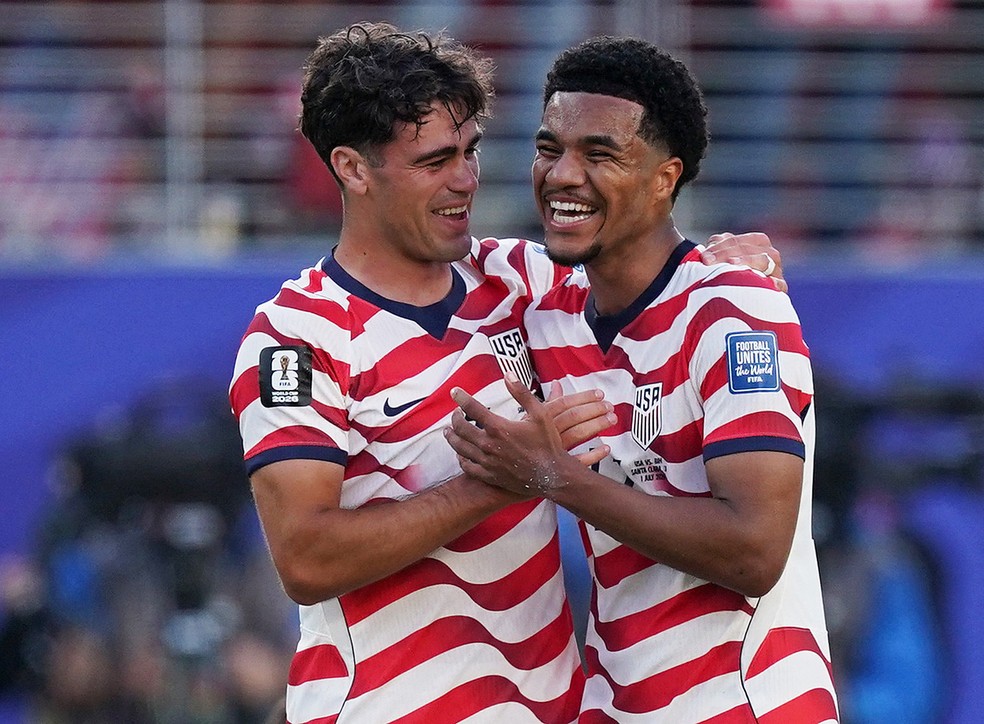 Reyna e Malik Tillman em ataque dos Estados Unidos