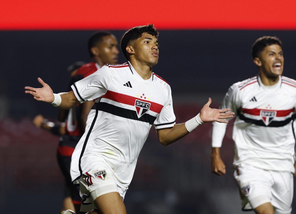 William Gomes comemora o gol do São Paulo contra o Flamengo — Foto: Rubens Chiri/São Paulo FC