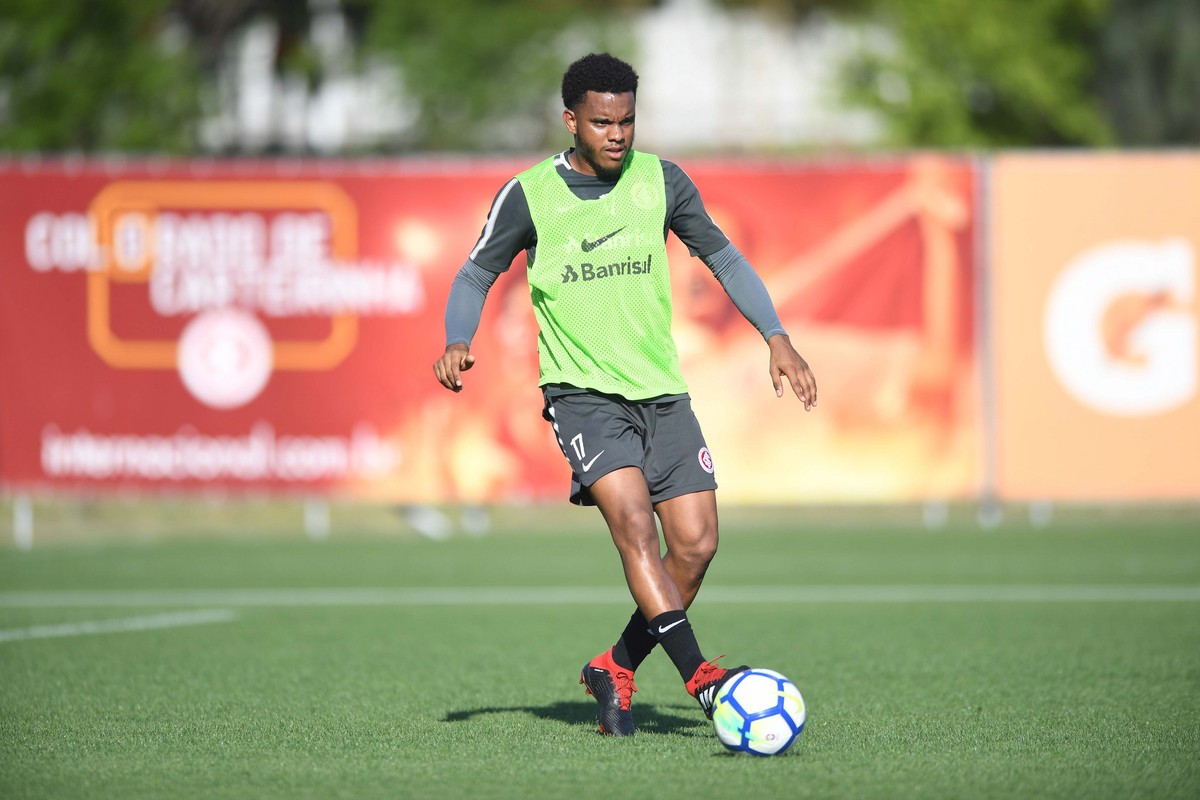 Rithely dá sequência à progressão física e adia estreia pelo Inter no ...