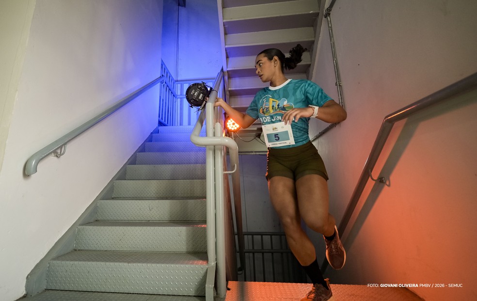 Corrida Vertical Boa Vista no Mirante: atletas subindo degraus