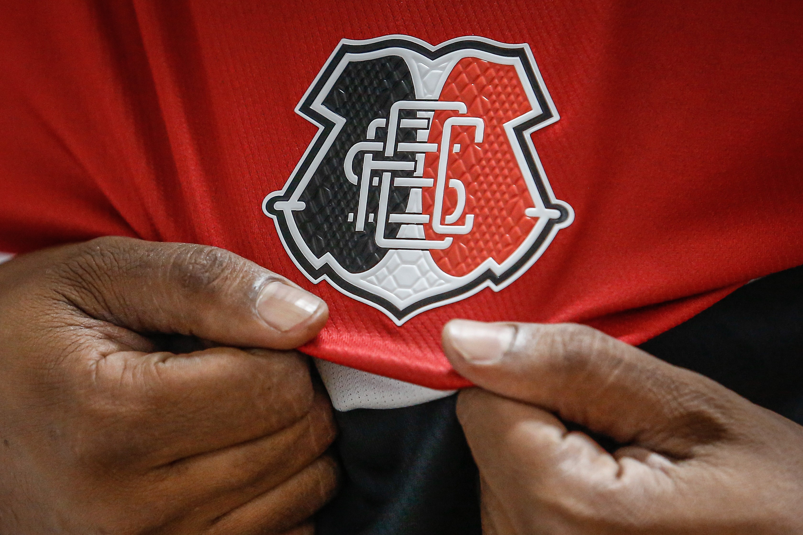 Santa Cruz encaminha acerto com a Reebok