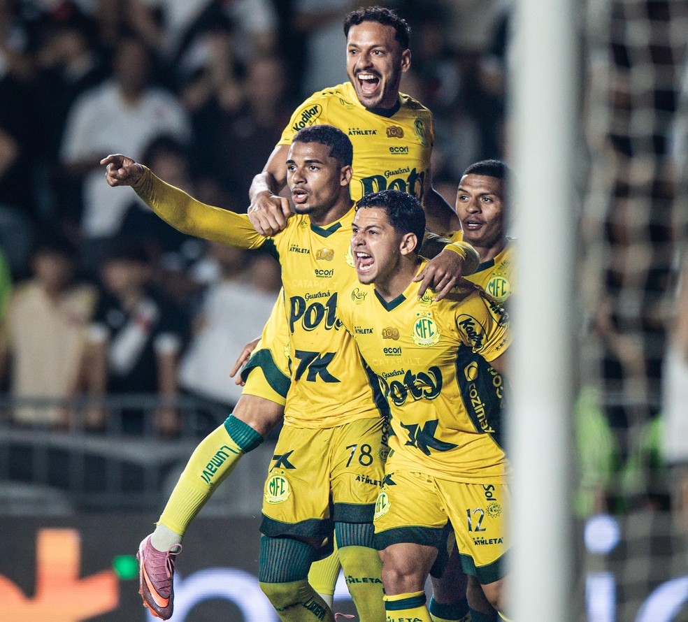 Jogadores do Mirassol comemoram gol contra o Vasco — Foto: Pedro Zacchi/Agência Mirassol