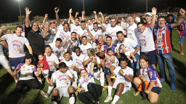 Jogadores do Afogados comemoram acesso