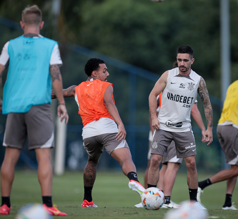 Igor Coronado e Matheus França em treino do Corinthians — Foto: Rodrigo Coca / Ag.Corinthians