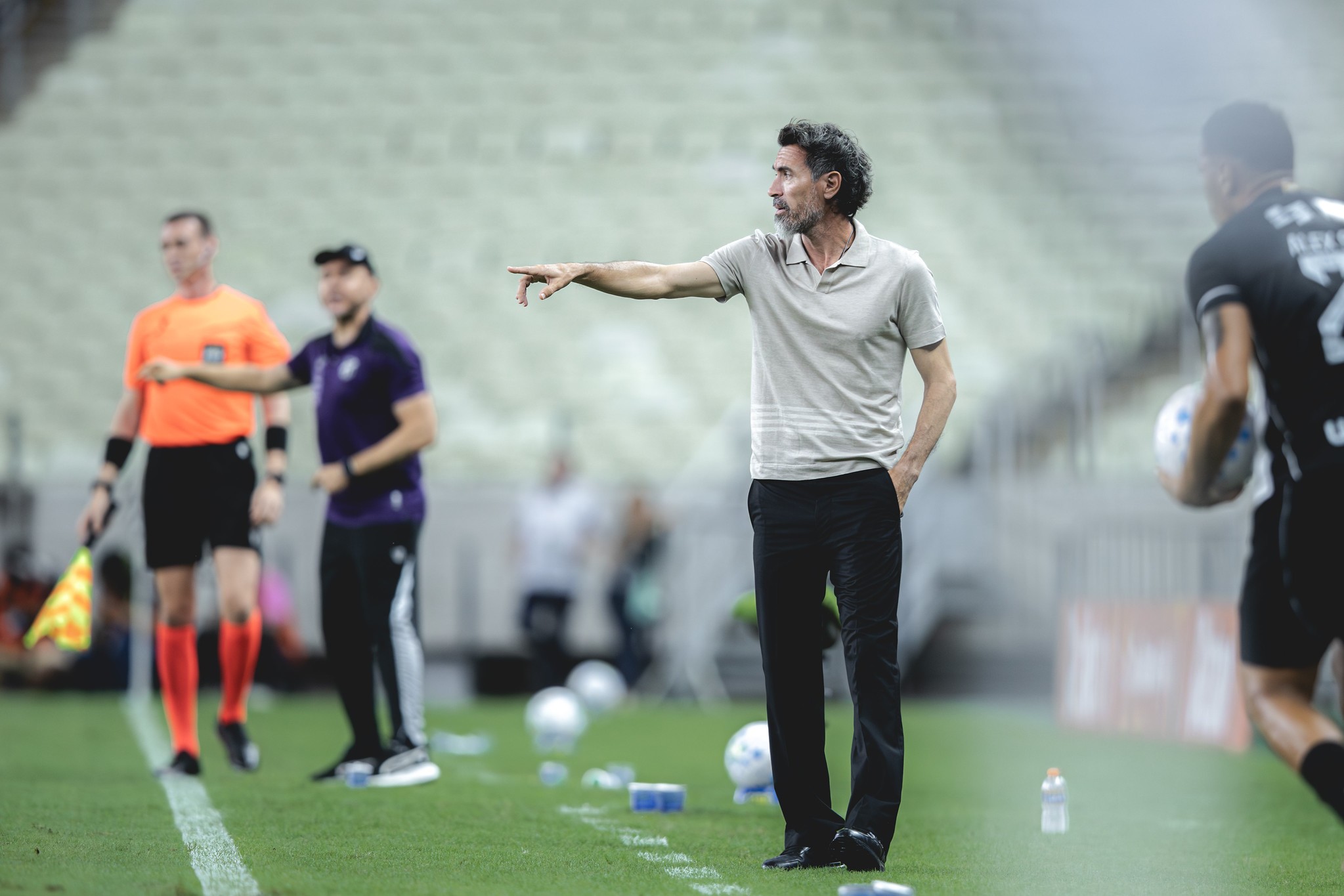 Domínguez reconhece jogo ruim do Atlético-MG e defesa frágil: "Problemas em todas as linhas"