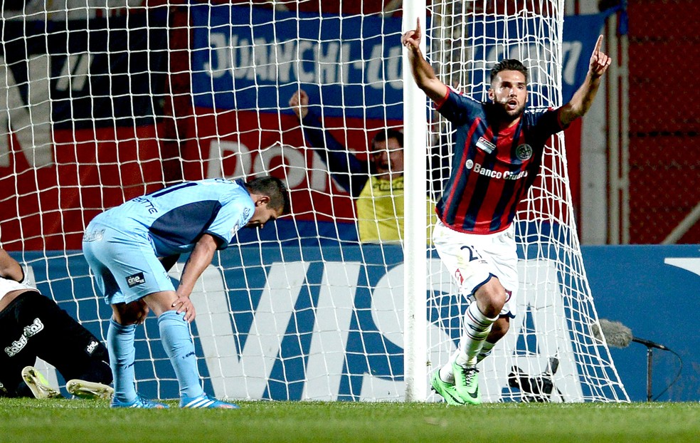 Bolívar chegou à semifinal da Libertadores em 2014 e caiu para o campeão San Lorenzo — Foto: EFE