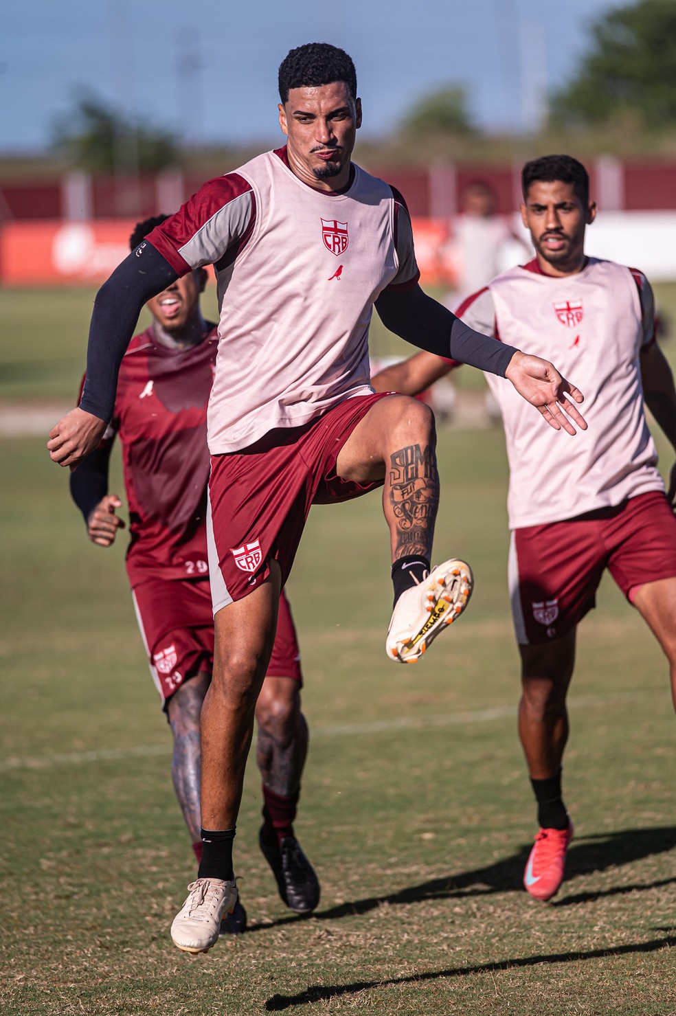 CRB recebeu proposta do Botafogo pelo zagueiro Henri — Foto: Ascom/CRB