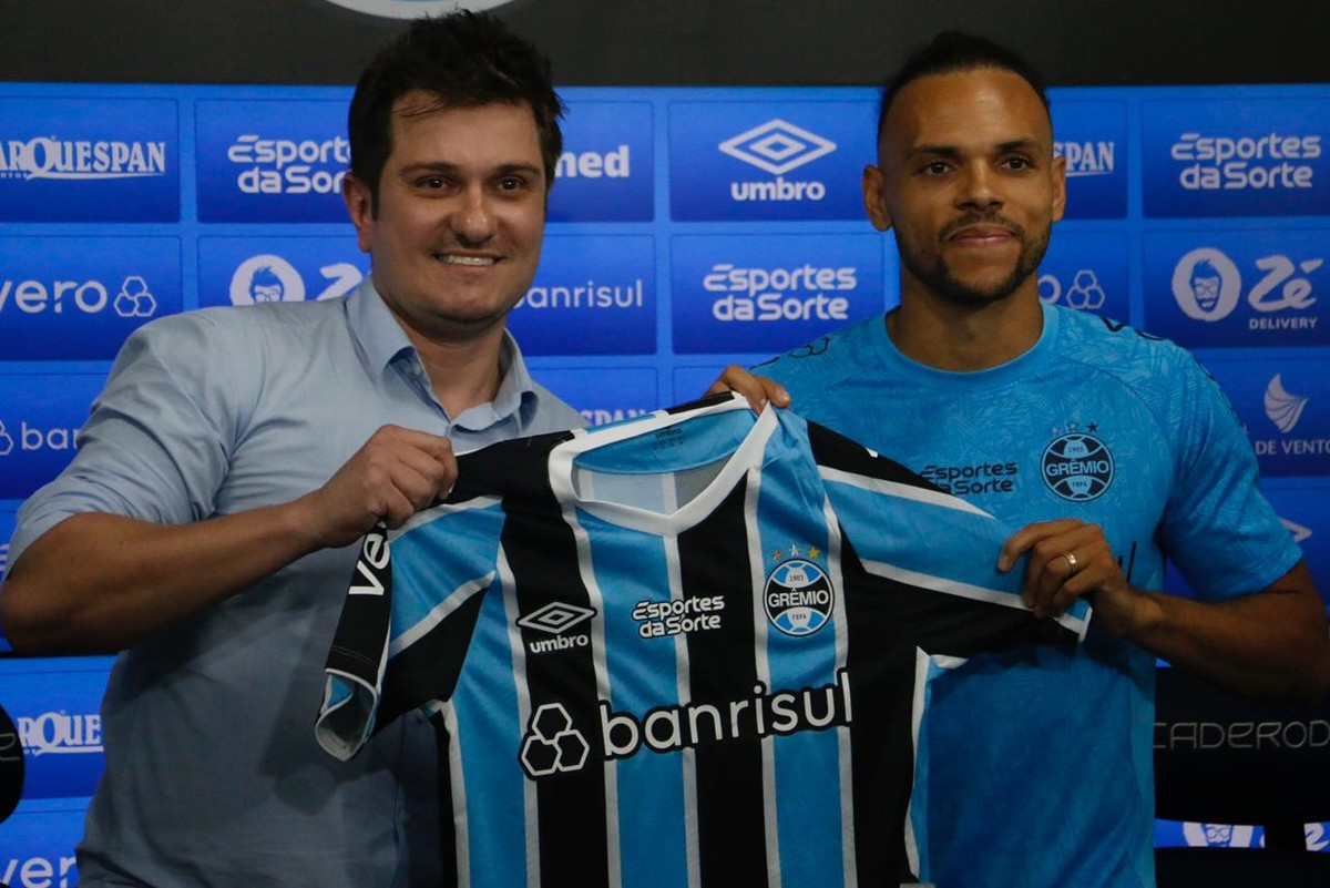Braithwaite chega ao Grêmio e declara sua paixão pelo Brasil