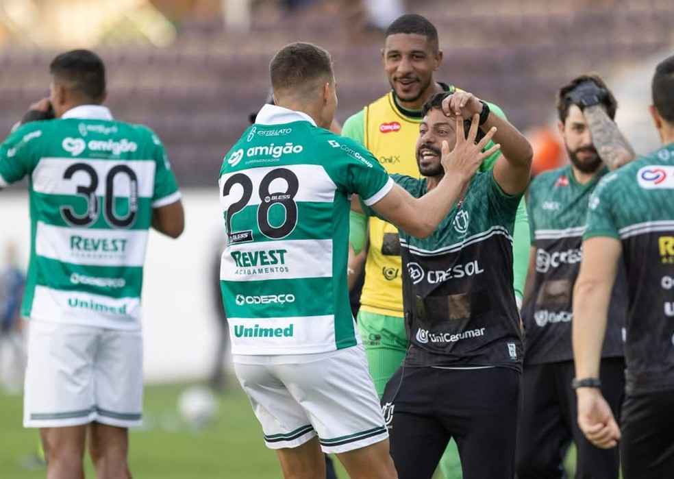 Jogadores do Maringá comemora gol sobre a Ferroviária, na final da Série C — Foto: Fernando Teramatsu/Maringá FC