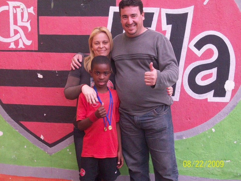 Vinicius Junior com Cacau na escolinha do Flamengo em São Gonçalo — Foto: Arquivo pessoal