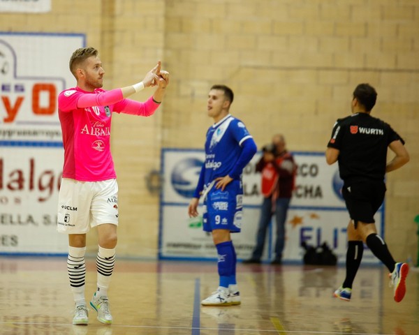 Jogador de futsal espanhol morre durante partida - Rádio Itatiaia