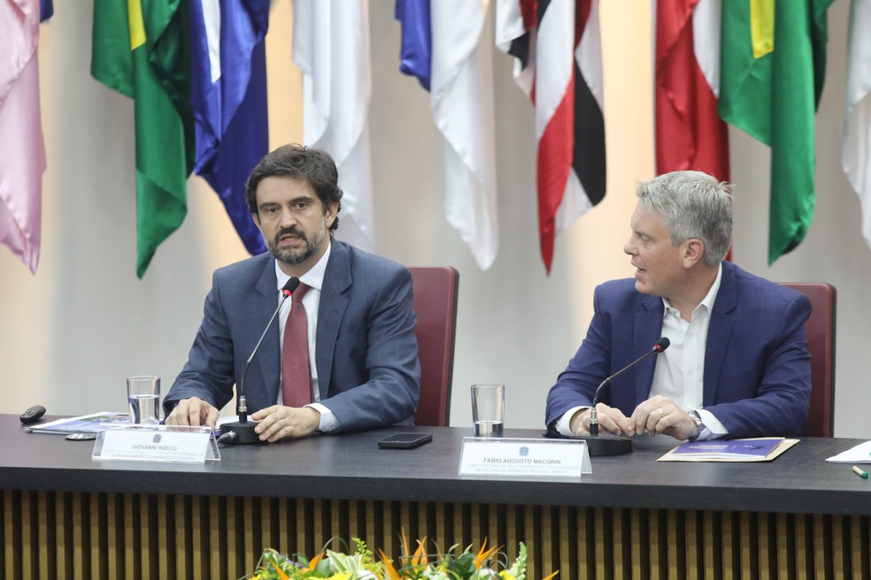 Giovanni Rocco (à esquerda), secretário nacional de apostas esportivas — Foto: Mariana Raphael/MEsp