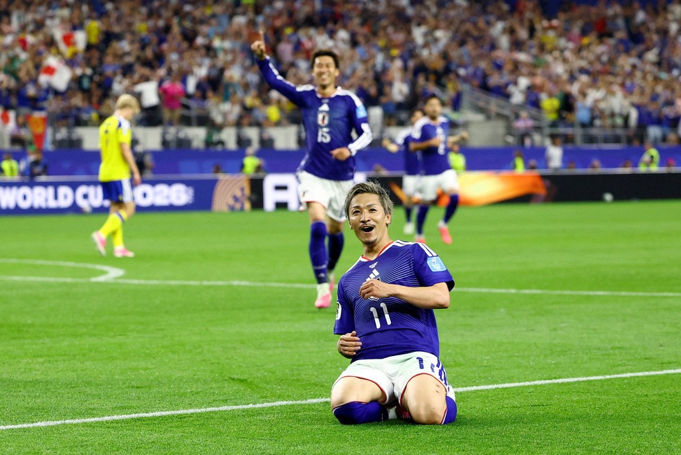 Maeda comemora gol do Japão sobre a Suécia — Foto: Issei Kato/Reuters