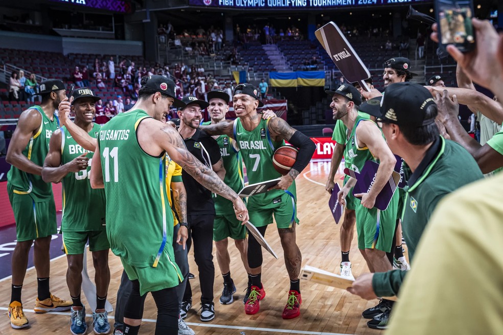 Brasil celebra vaga nas Olimpíadas de Paris, basquete — Foto: Fiba