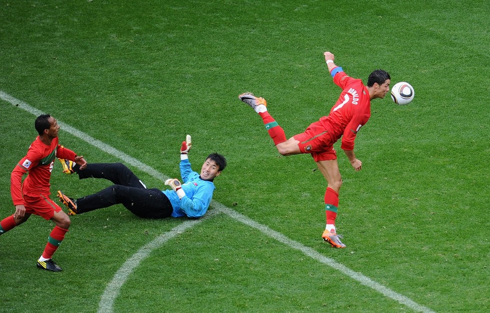 Cristiano Ronaldo em Portugal x Coreia do Norte em 2010 — Foto: Getty Images