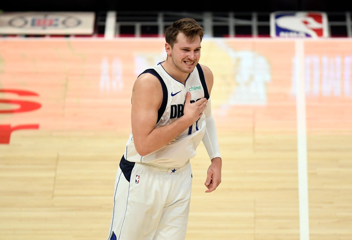 Doncic supera Chamberlain com oitavo 'triplo duplo' de 40 pontos na NBA