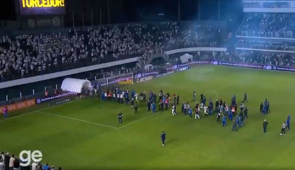 Clima de jogo: Santos faz treino aberto e torcida lota Vila BelmiroJogada  10