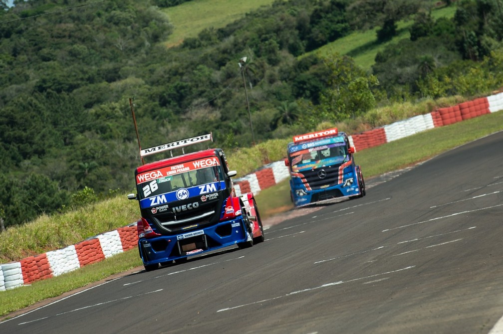 Carro do Kró rouba a cena em corrida de Tarumã RS