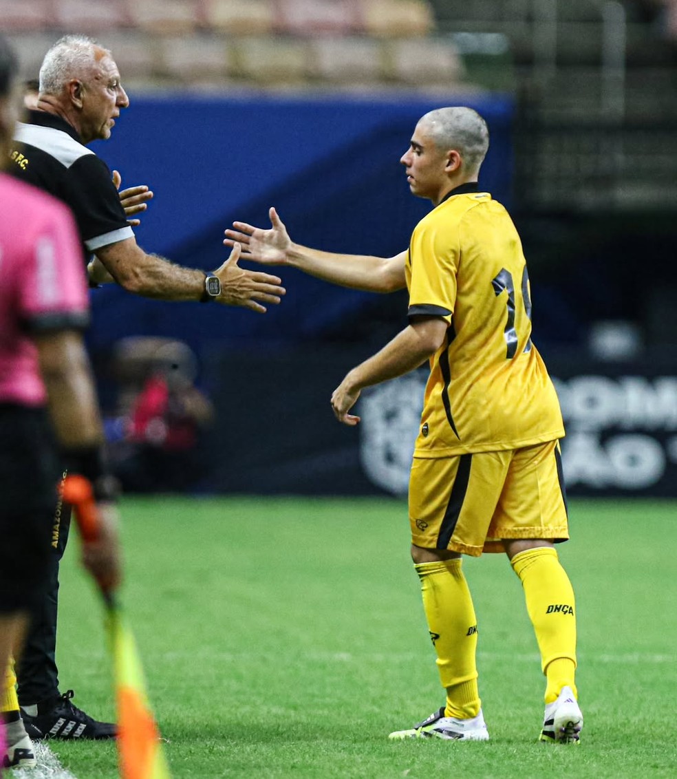 Pedrinho Cacoal foi um dos garotos da base que se destacaram na vit&oacute;ria &mdash; Foto: Jo&atilde;o Normando/AMFC