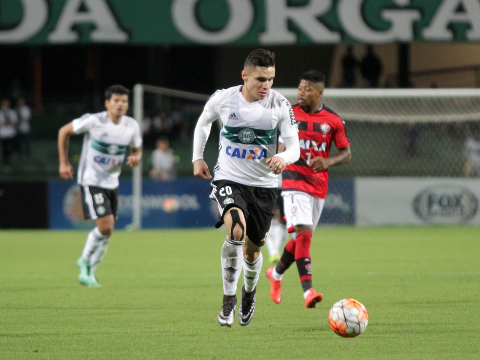 Raphael Veiga em 2016, seu primeiro ano como profissional, no Coritiba — Foto: Divulgação/Coritiba