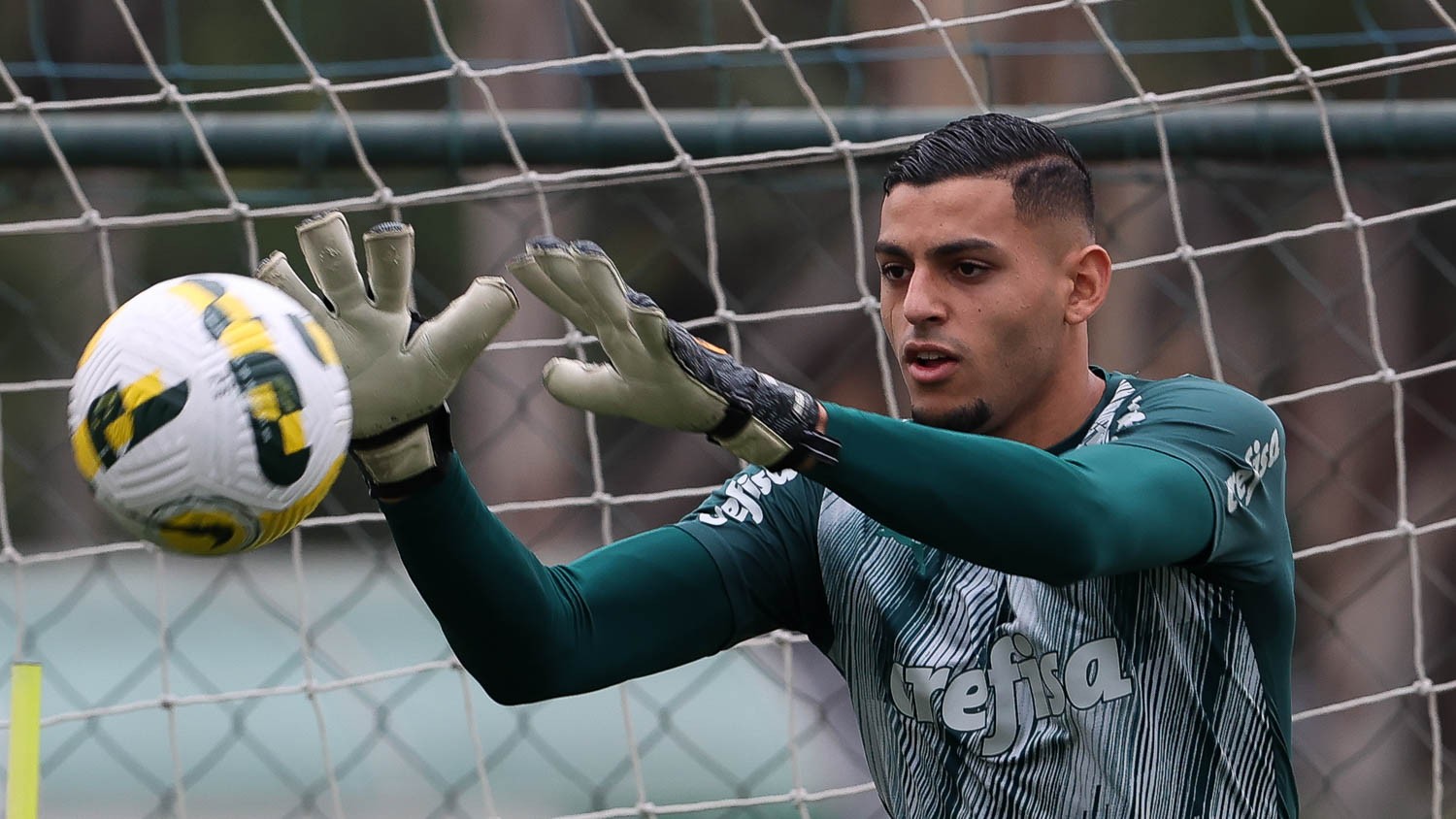 Palmeiras encaminha venda do goleiro Kaique ao Sporting, de Portugal