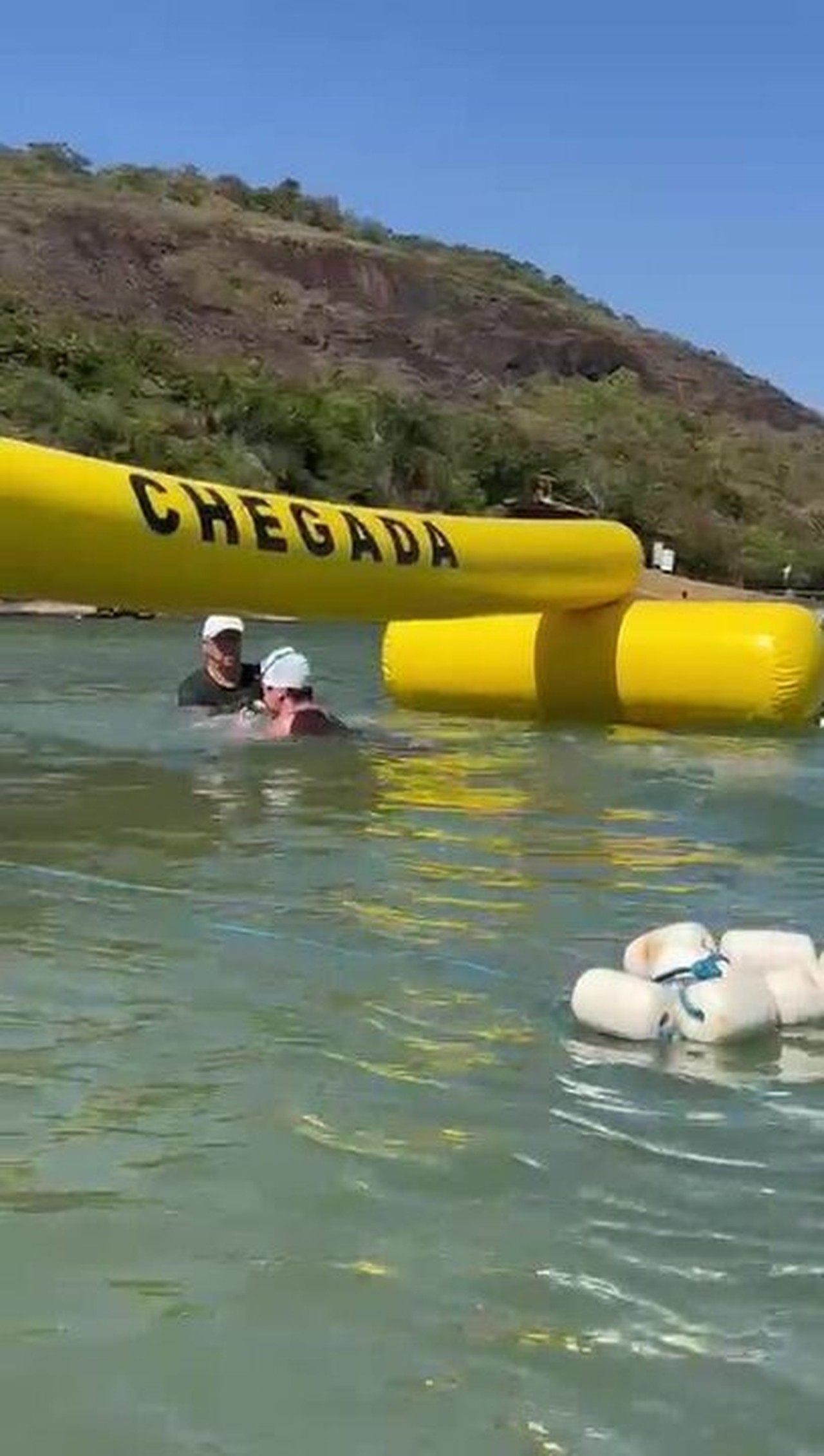 Nadador Felipe Knowles bate recordes em competições em Maceió