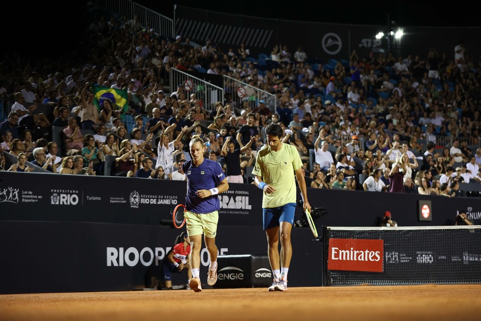 Marcelo Melo e Rafael Matos tiveram apoio da torcida na Quadra Guga Kuerten — Foto: Fotojump