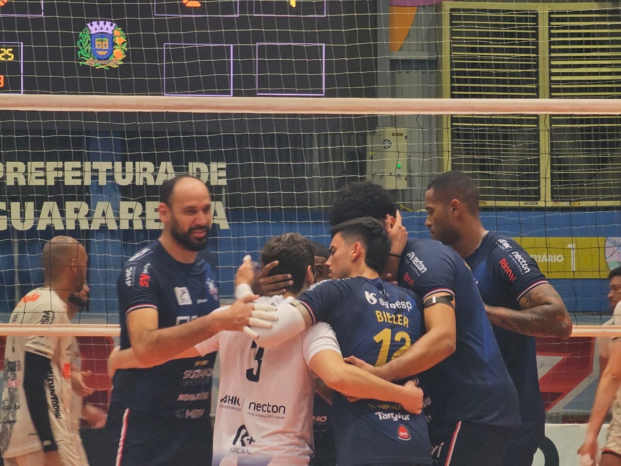 Suzano bate Itaquá e garante vaga nas semifinais do Paulista de vôlei masculino