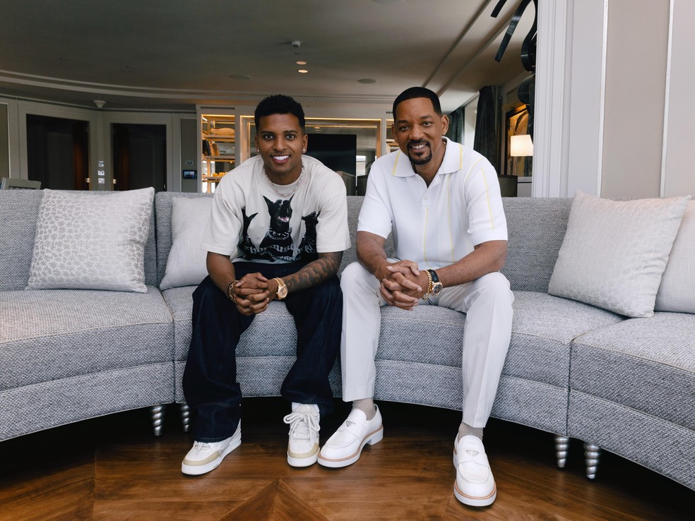 Rodrygo ao lado de Will Smith, que está em Madri para divulgar filme — Foto: Leonardo Benhossi/Divulgação