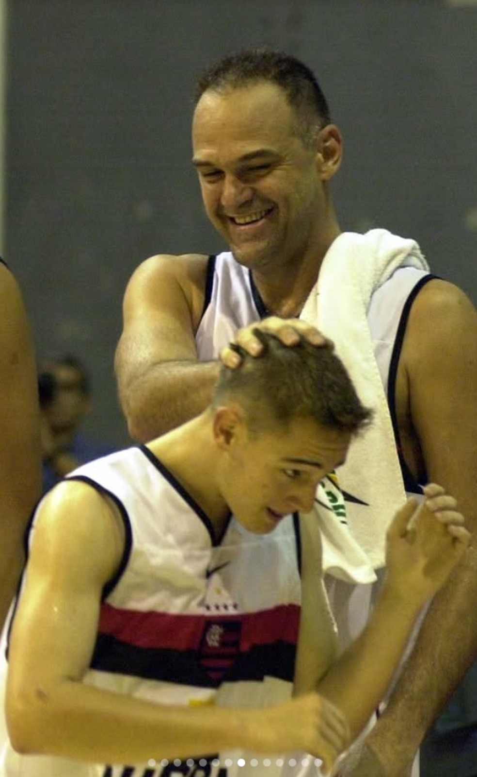 Oscar Schmidt jogou junto com o filho no Flamengo — Foto: Reprodução