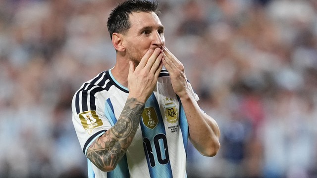 Messi comemora o terceiro gol dele em Argentina x Arg&eacute;lia, na estreia da Copa do Mundo