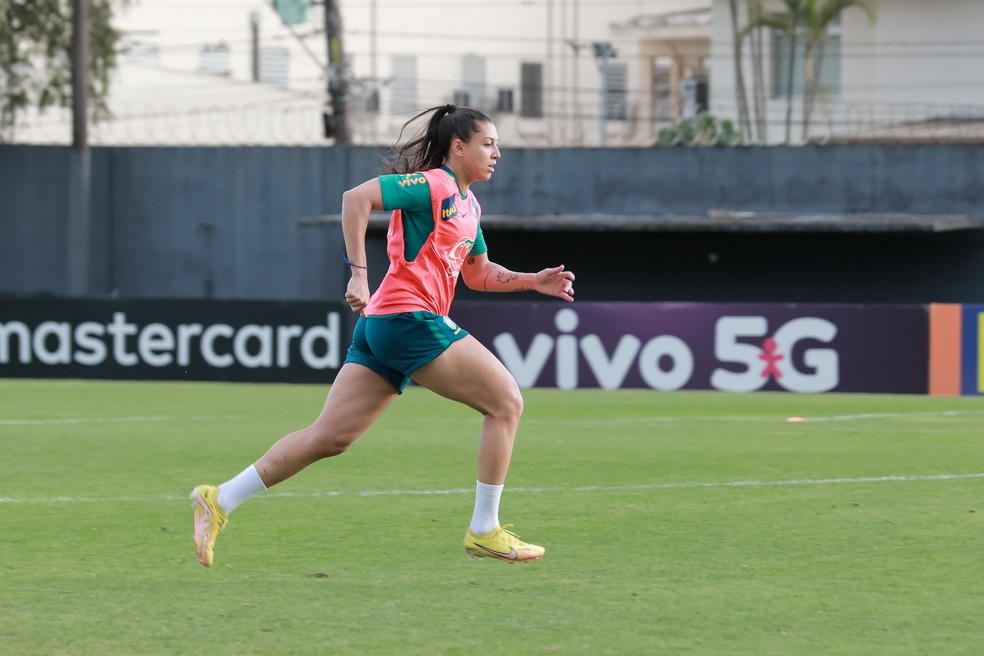 De olho na Copa, seleção feminina fará três amistosos em fevereiro