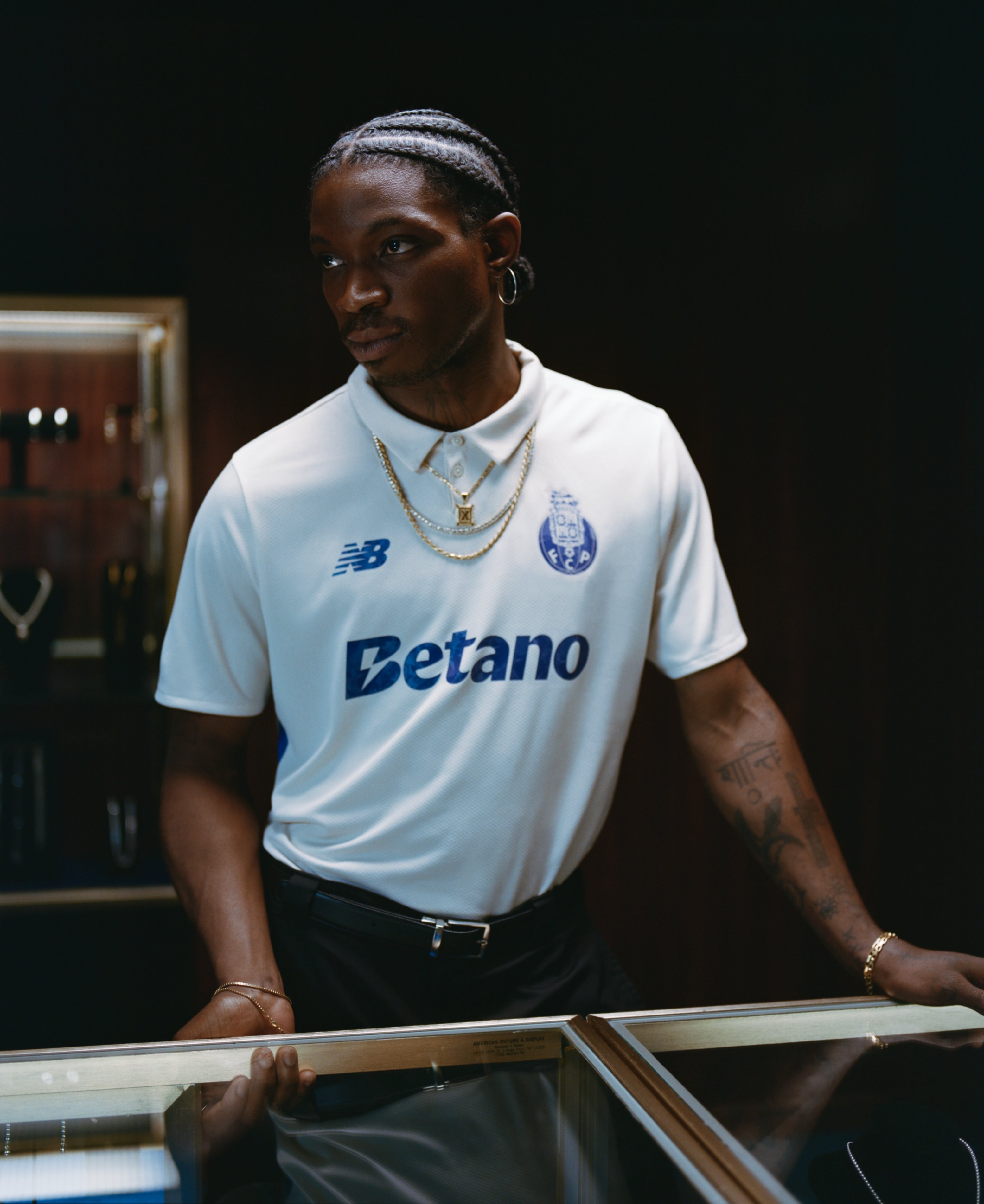 Grêmio anuncia novo fornecedor de material esportivo; confira as camisas da marca.