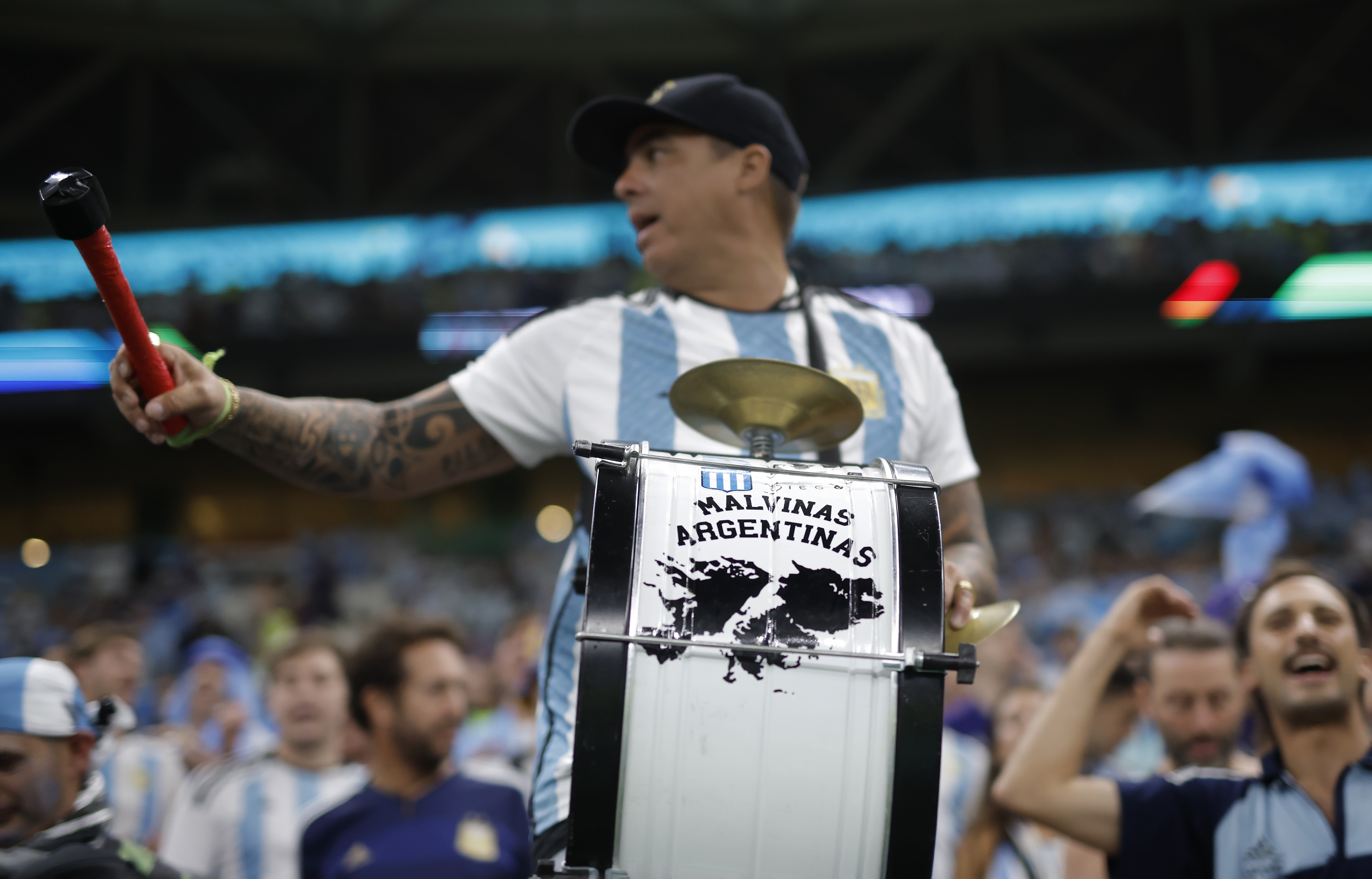 Argentina e Inglaterra: bandeiras das Malvinas proibidas na semifinal da Copa do Mundo