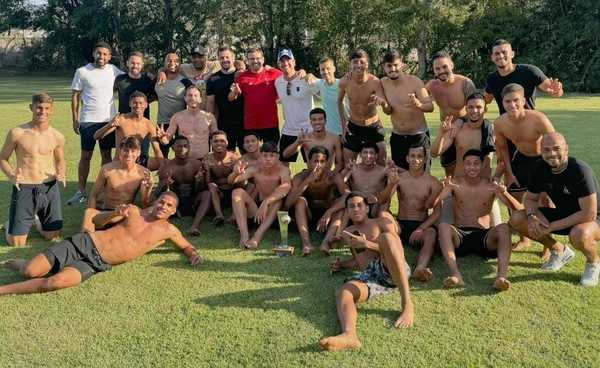 Luís organiza churrasco de despedida para equipe Sub-17 do Flamengo; estreia no Sub-20.