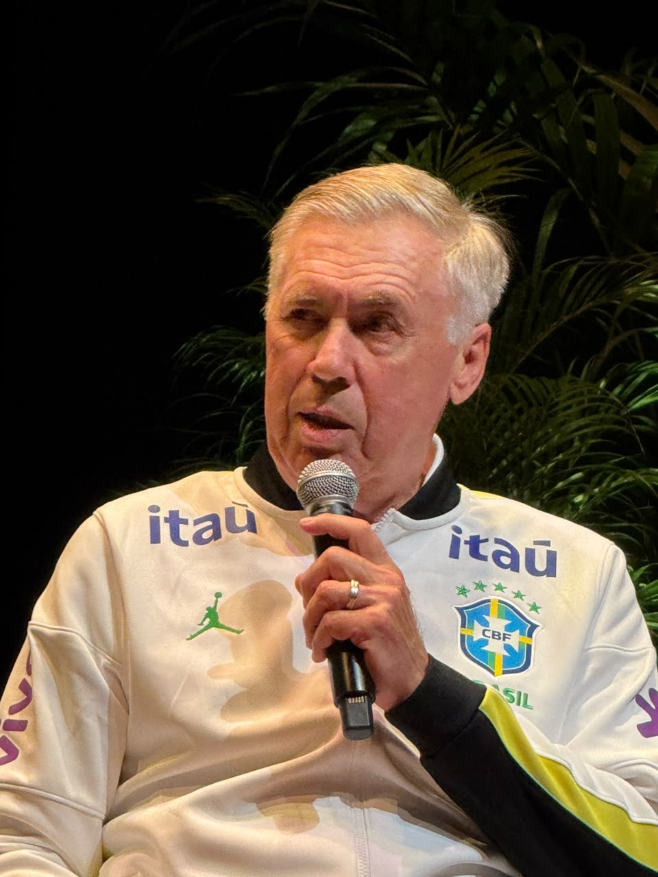 Carlo Ancelotti diz que crítica não muda seus planos para a Seleção: "Afeta zero"