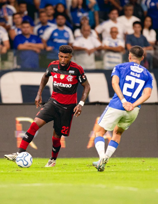 Em grande fase! Emerson Royal banca titularidade e ganha confiança de Jardim no Flamengo
