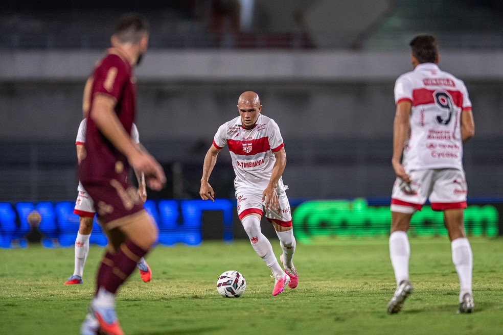 Crystopher foi autor do primeiro gol e destaque do CRB no jogo contra o Londrina — Foto: Divulgação/Ascom CRB