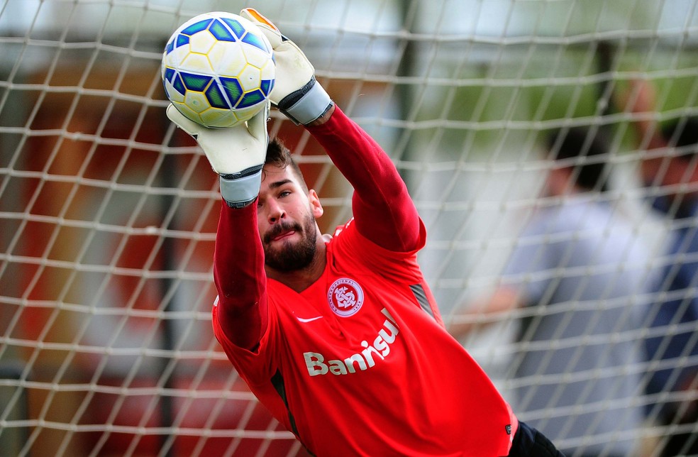 Uefa indica Alisson como finalista ao prêmio de melhor goleiro da Champions;  veja lista por posição, liga dos campeões