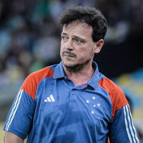 Fernando Diniz busca superar jejum no início com o Cruzeiro em futebol profissional.