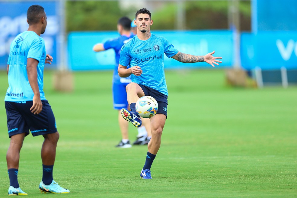 Mayk, lateral-esquerdo do Grêmio, estreará pelo clube na decisão da Recopa Gaúcha