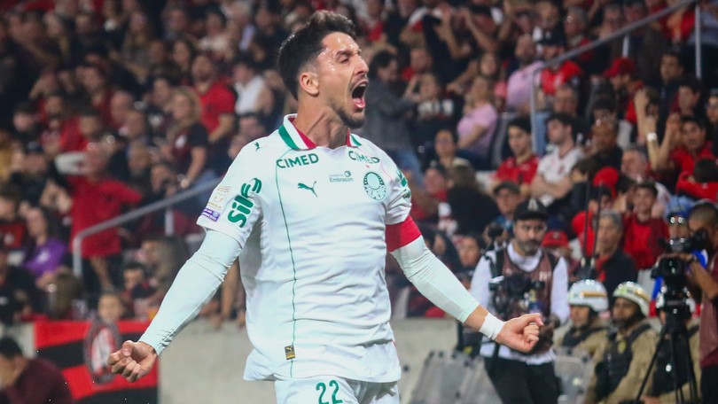 Palmeiras mostra alto nível em cenários distintos e põe pressão no Flamengo