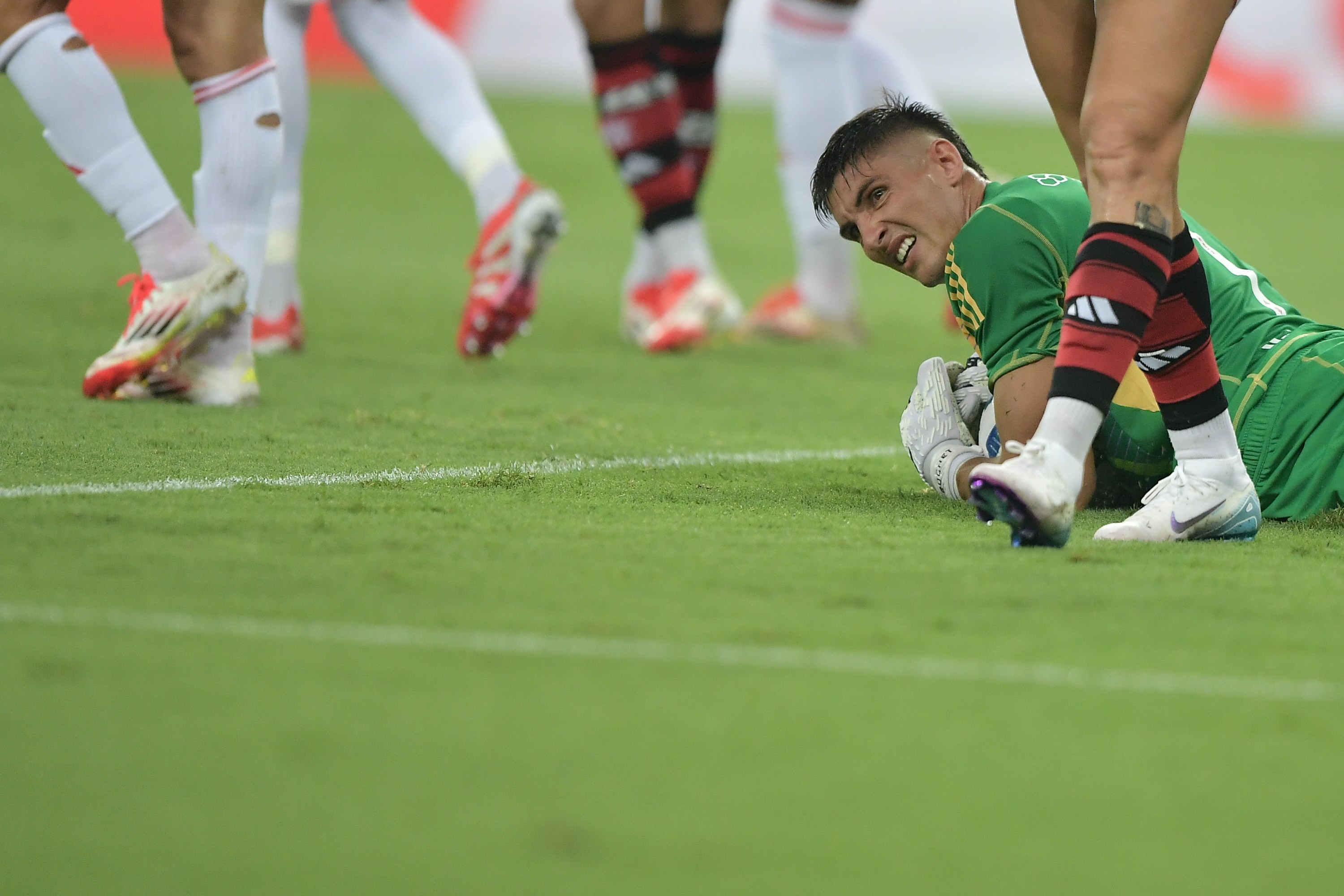 Rochet encara nova lesão e perde quase 50% dos jogos do Inter