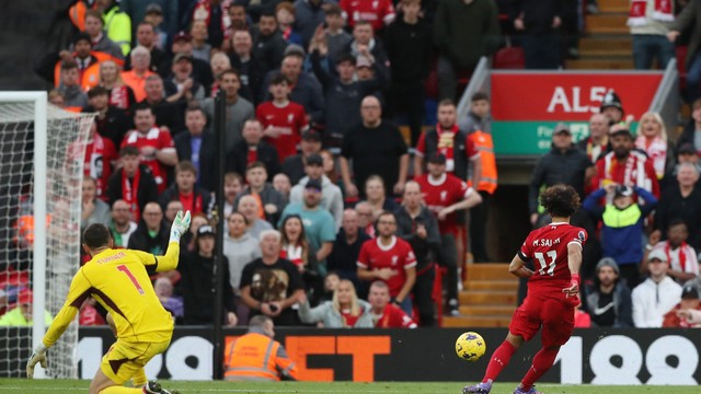 Salah aproveita falha do goleiro Matt Turner e marca para o Liverpool diante do Forest
