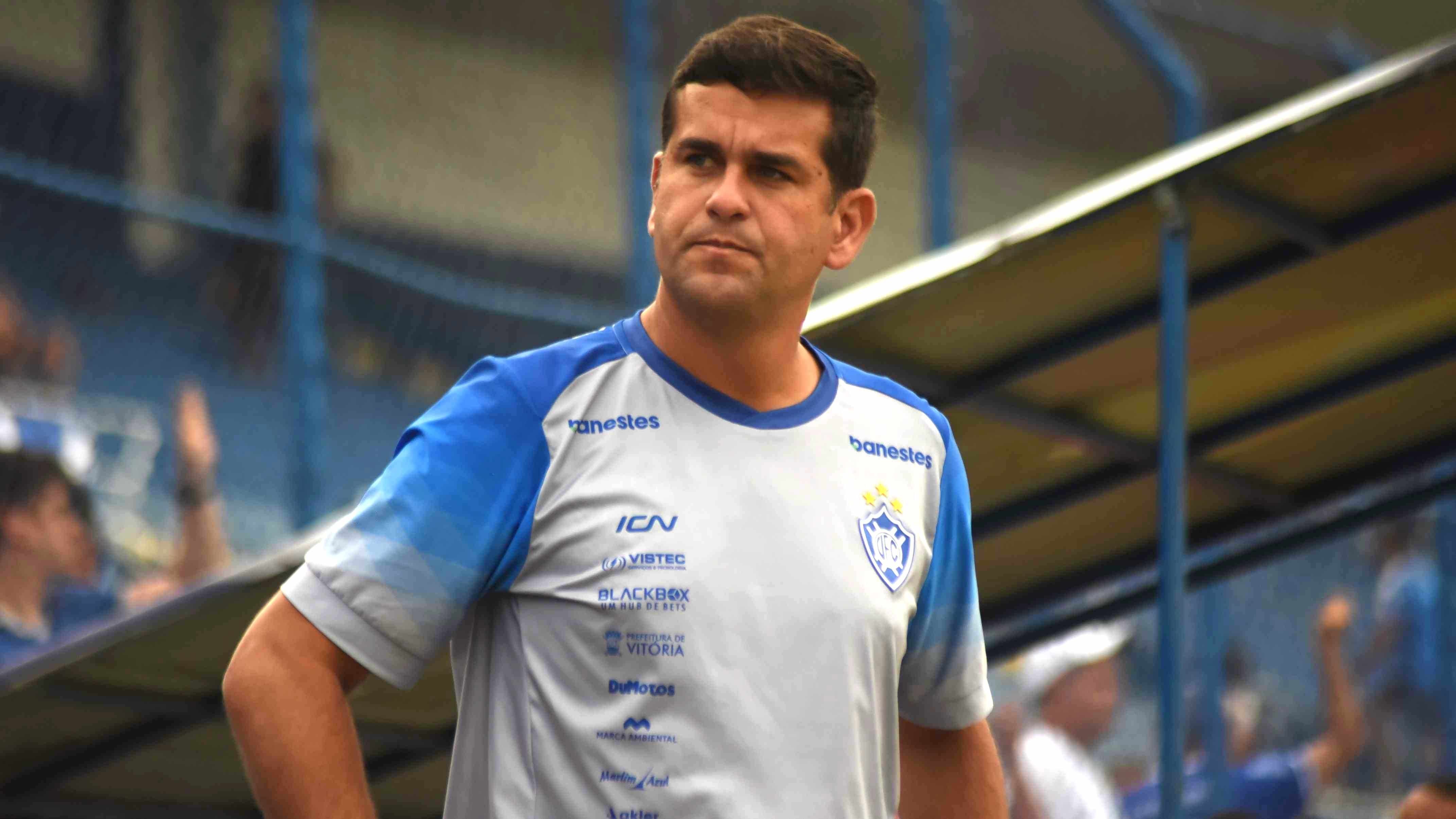 Campeão da Supercopa e da Copa ES, técnico Rafael Soriano anuncia saída do Vitória-ES