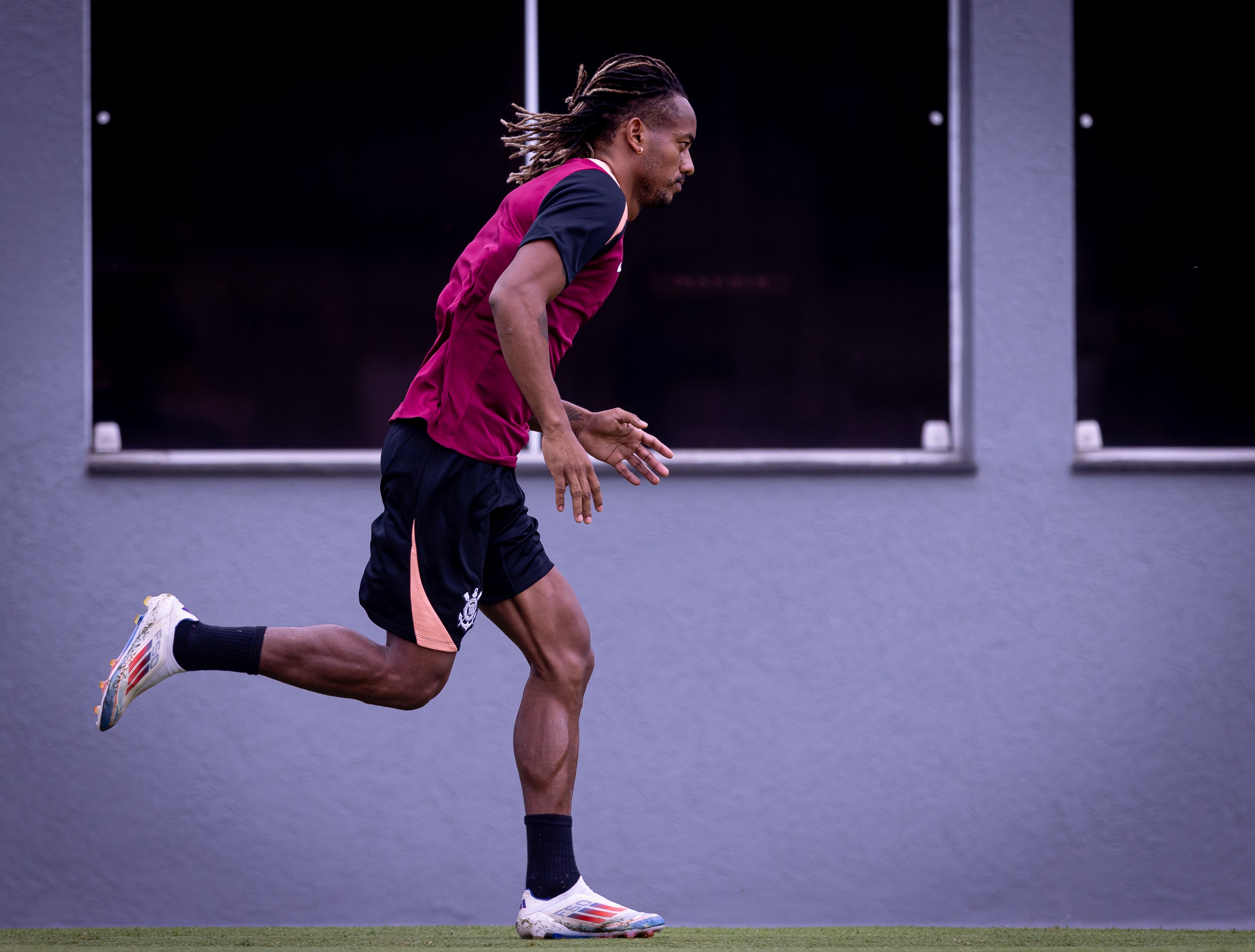 Carrillo com febre, desfalca o Corinthians em treino crucial na reta final da temporada